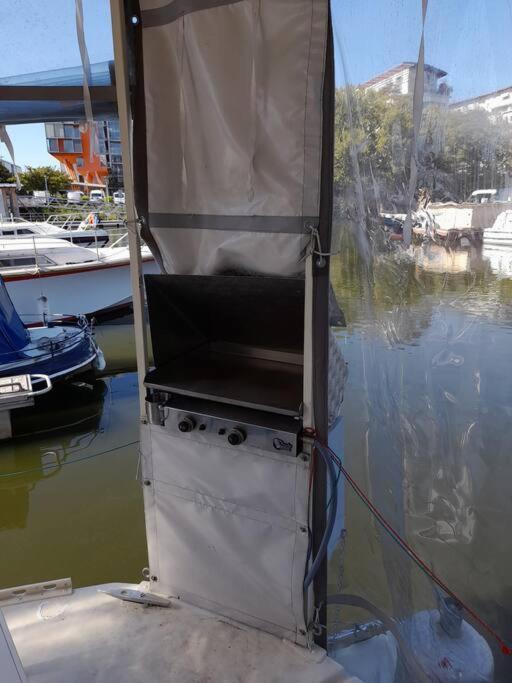 Bateau Penichette Atypique Hotel Нант Екстериор снимка